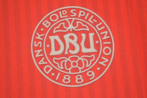 Camisa Dinamarca 1986 Home - Versão Retrô "Laudrup" N°11